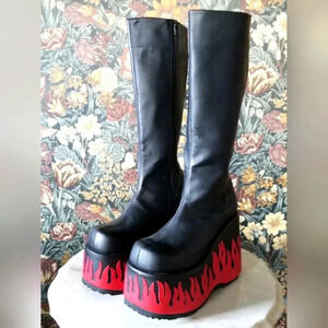 Y2K NWOT Flame Platform Boots — Rare Vintage Alt Goth Size 8